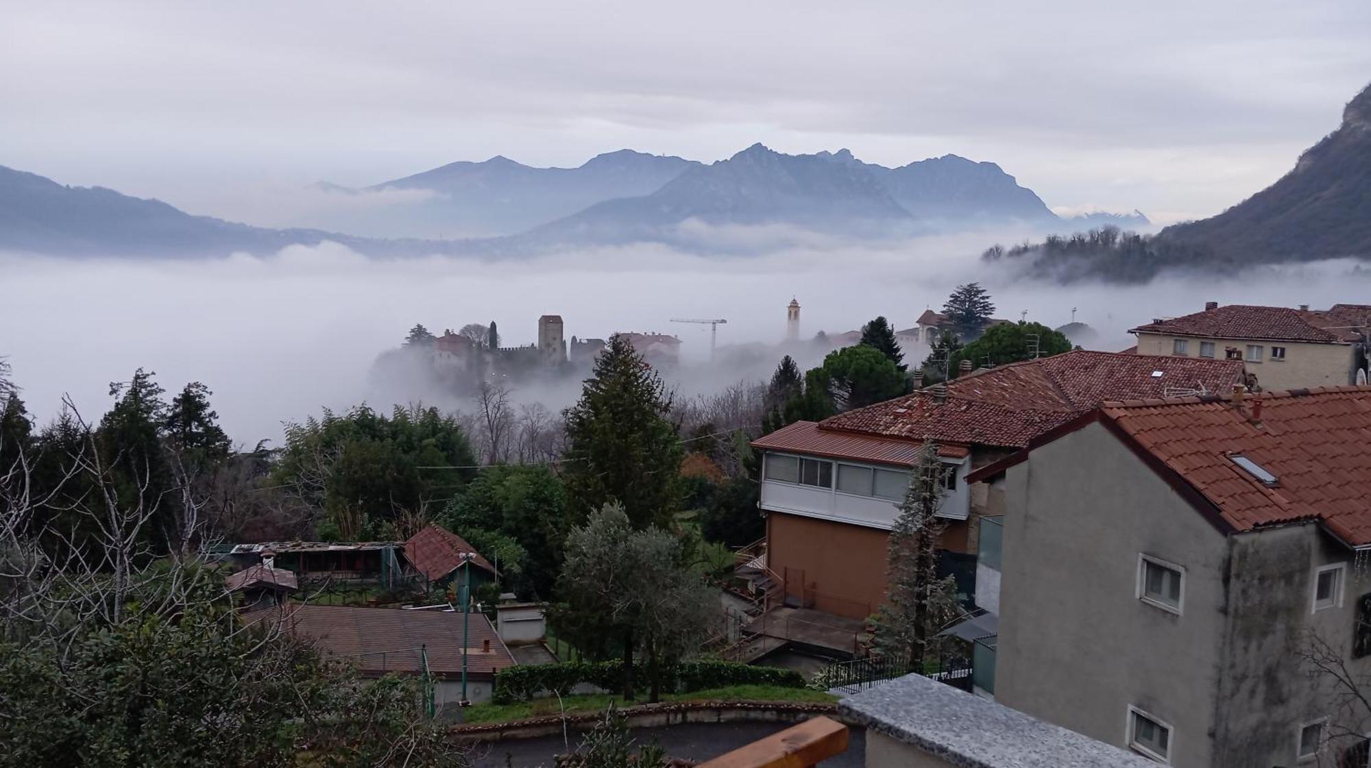 Bed and Breakfast La Dimora Dei Due Laghi Calolziocorte Exterior foto